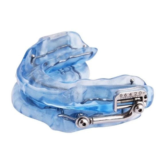 Light blue oral appliance